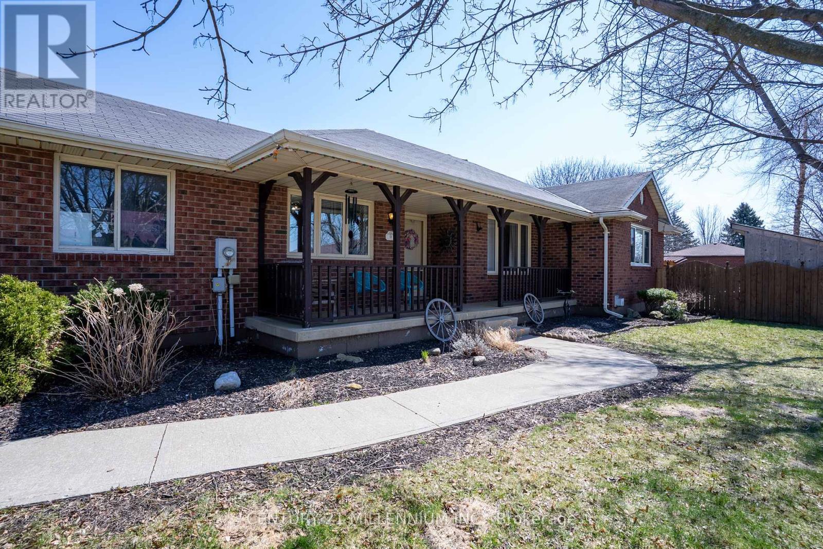 17 Ross Street, Norfolk, Ontario  N0E 1Y0 - Photo 3 - X12987470