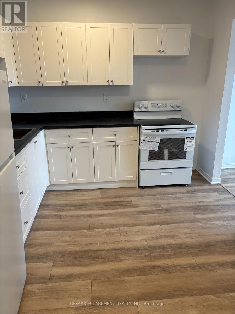 103 Durham Street, Port Colborne, Ontario  L3K 1C9 - Photo 2 - X12987492