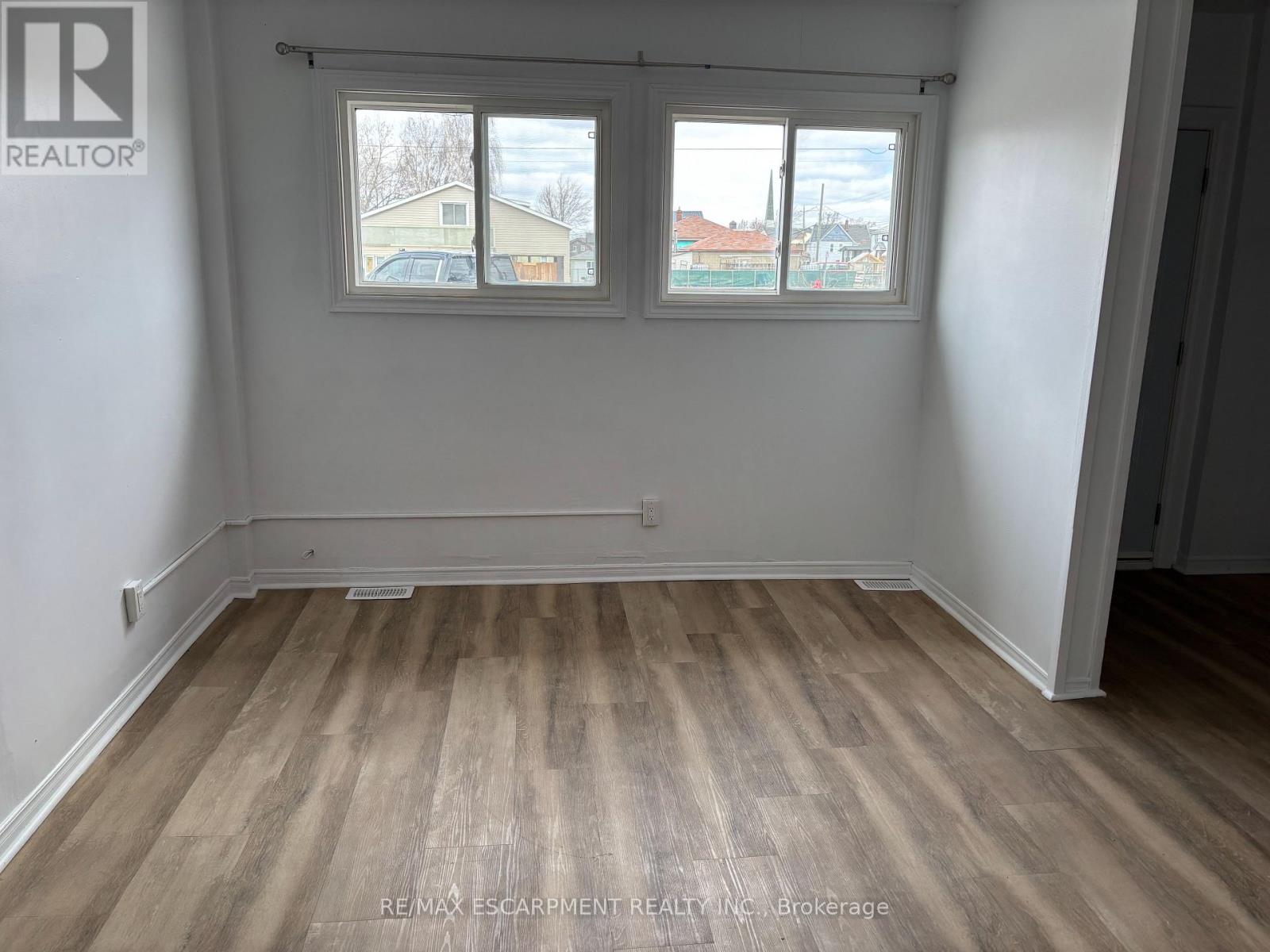 103 Durham Street, Port Colborne, Ontario  L3K 1C9 - Photo 3 - X12987492