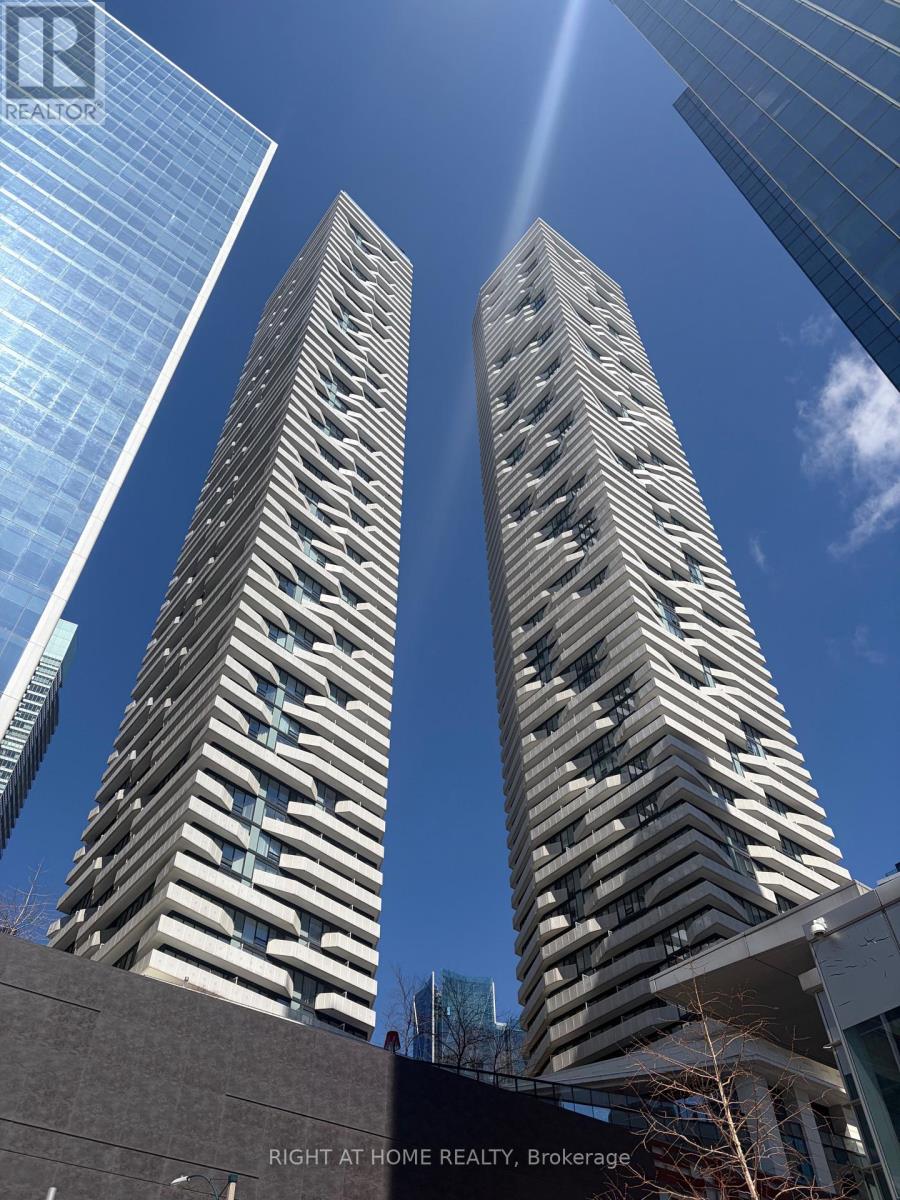 5605 - 88 Harbour Street, Toronto, Ontario M5J 0C3 - Photo 2 - C12986086