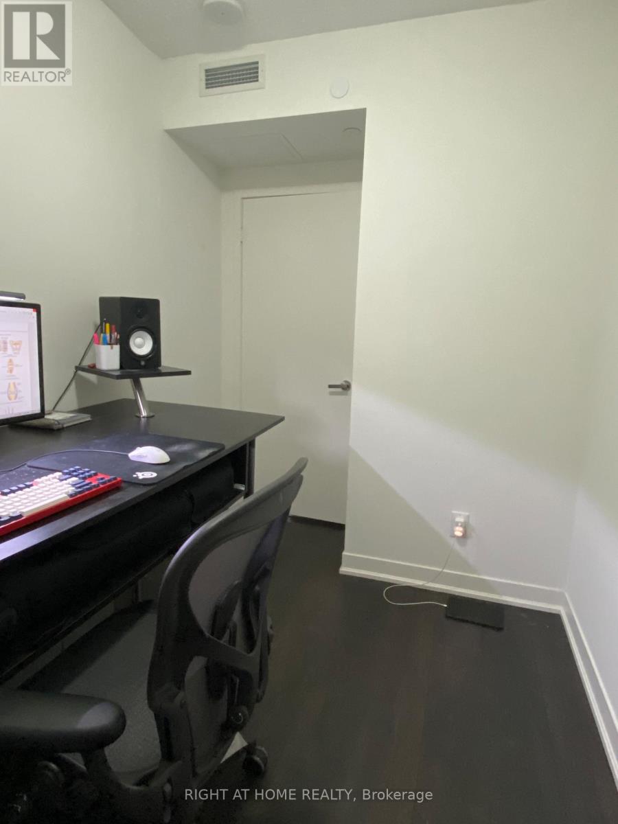 5605 - 88 Harbour Street, Toronto, Ontario M5J 0C3 - Photo 7 - C12986086