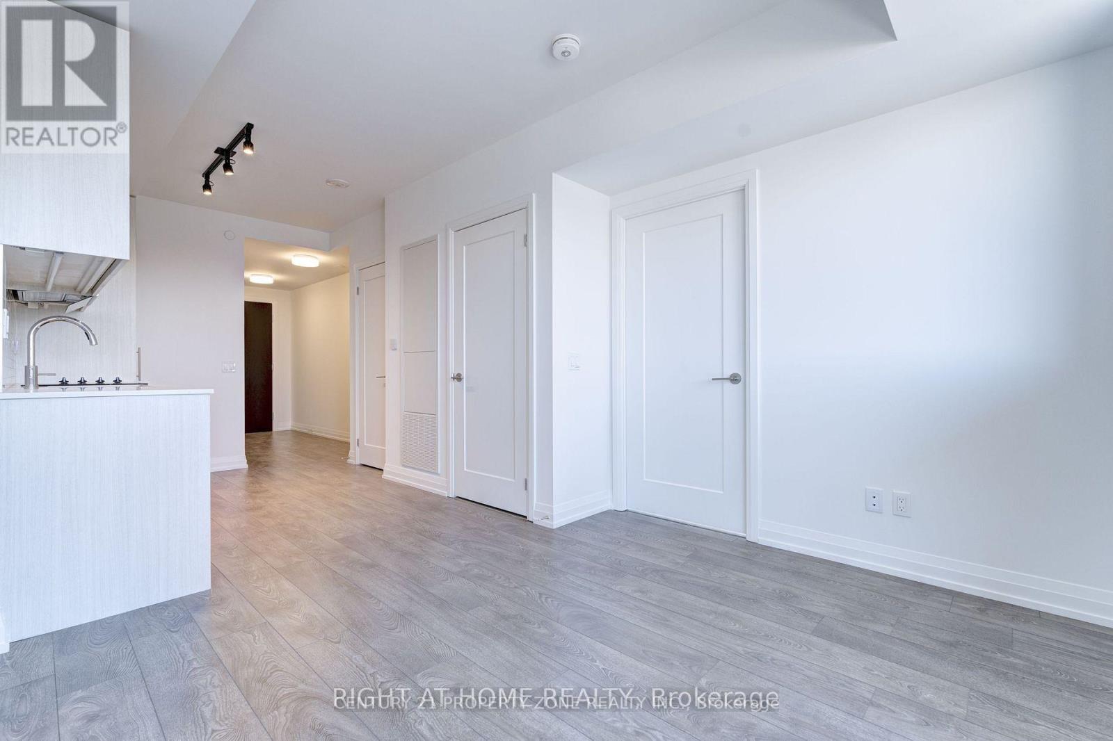 1609 - 286 Main Street, Toronto, Ontario  M4C 0B3 - Photo 7 - E12987522