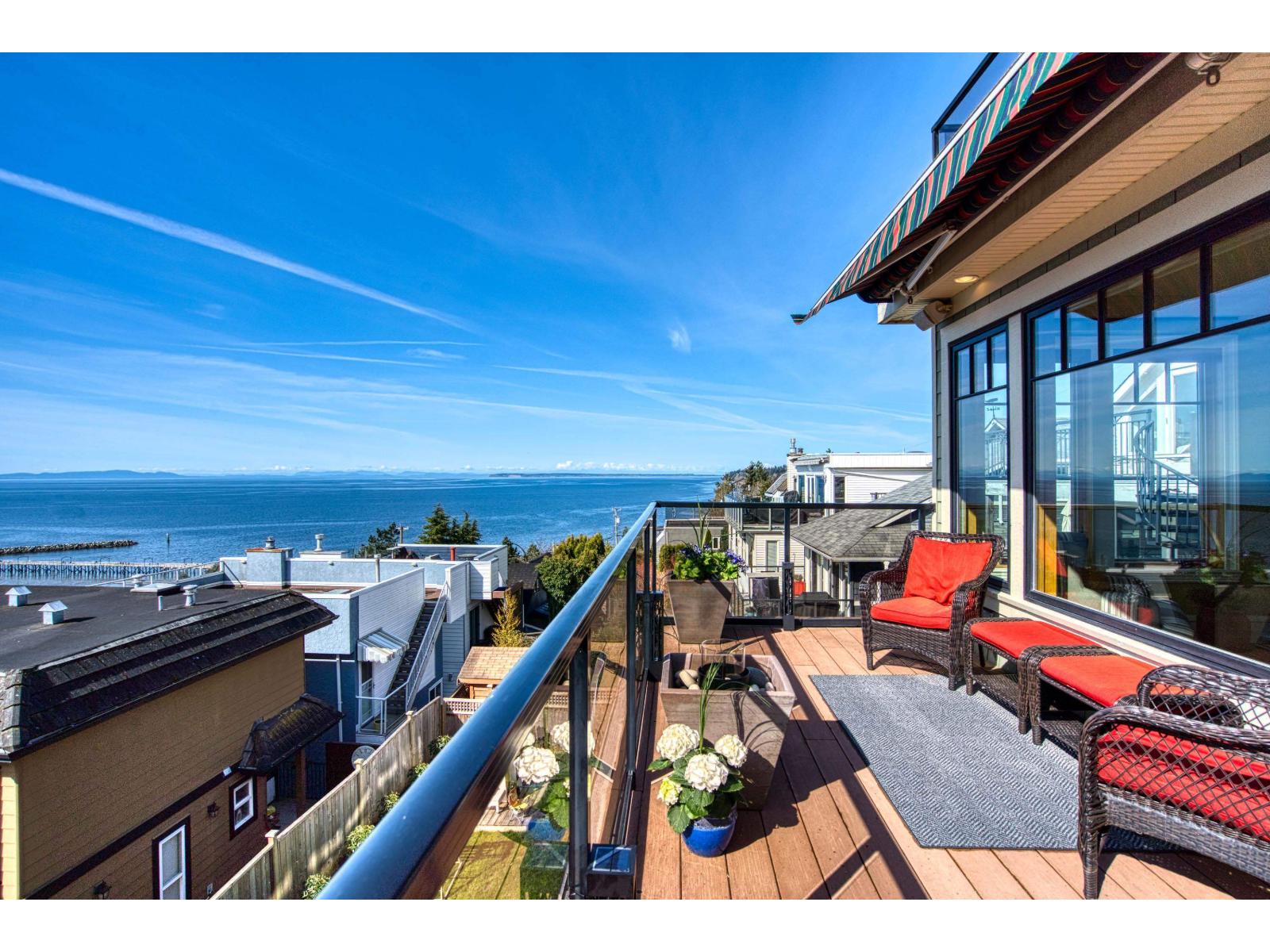 15188 Columbia Avenue, White Rock, British Columbia  V4B 1J3 - Photo 2 - R3109368