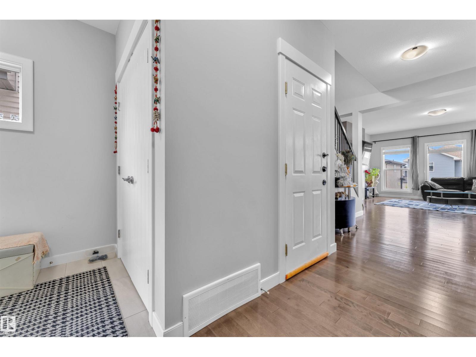 4104 6 Av Sw, Edmonton, Alberta  T6X 2J1 - Photo 5 - E4481899