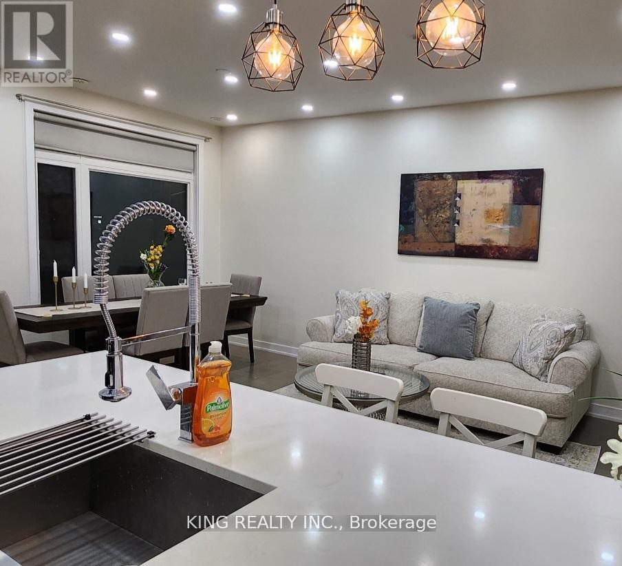 3 - 4010 Parkside Village Drive, Mississauga, Ontario  L5B 0K2 - Photo 3 - W12987498