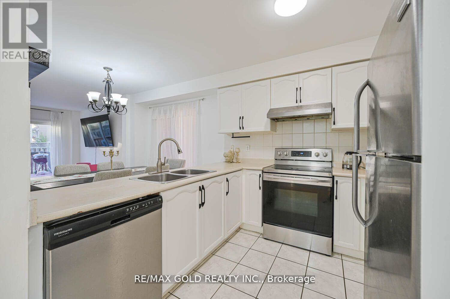 34 Earth Star Trail, Brampton, Ontario  L6R 2P3 - Photo 10 - W12987500