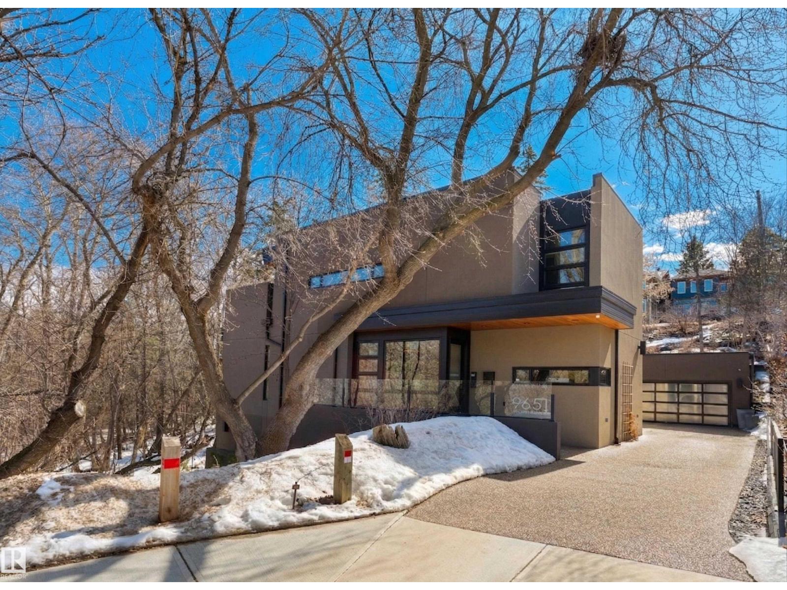 9651 87 AV NW, edmonton, Alberta