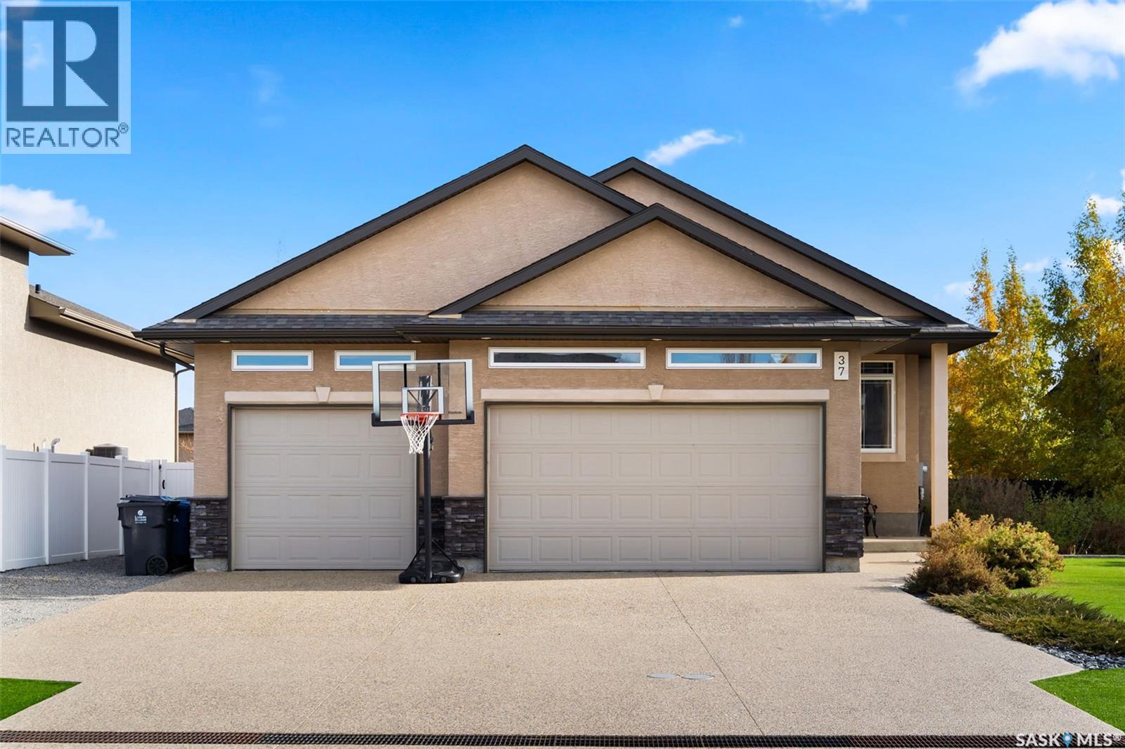 37 Churchill Crescent, White City, Saskatchewan  S4L 0C2 - Photo 2 - SK032688