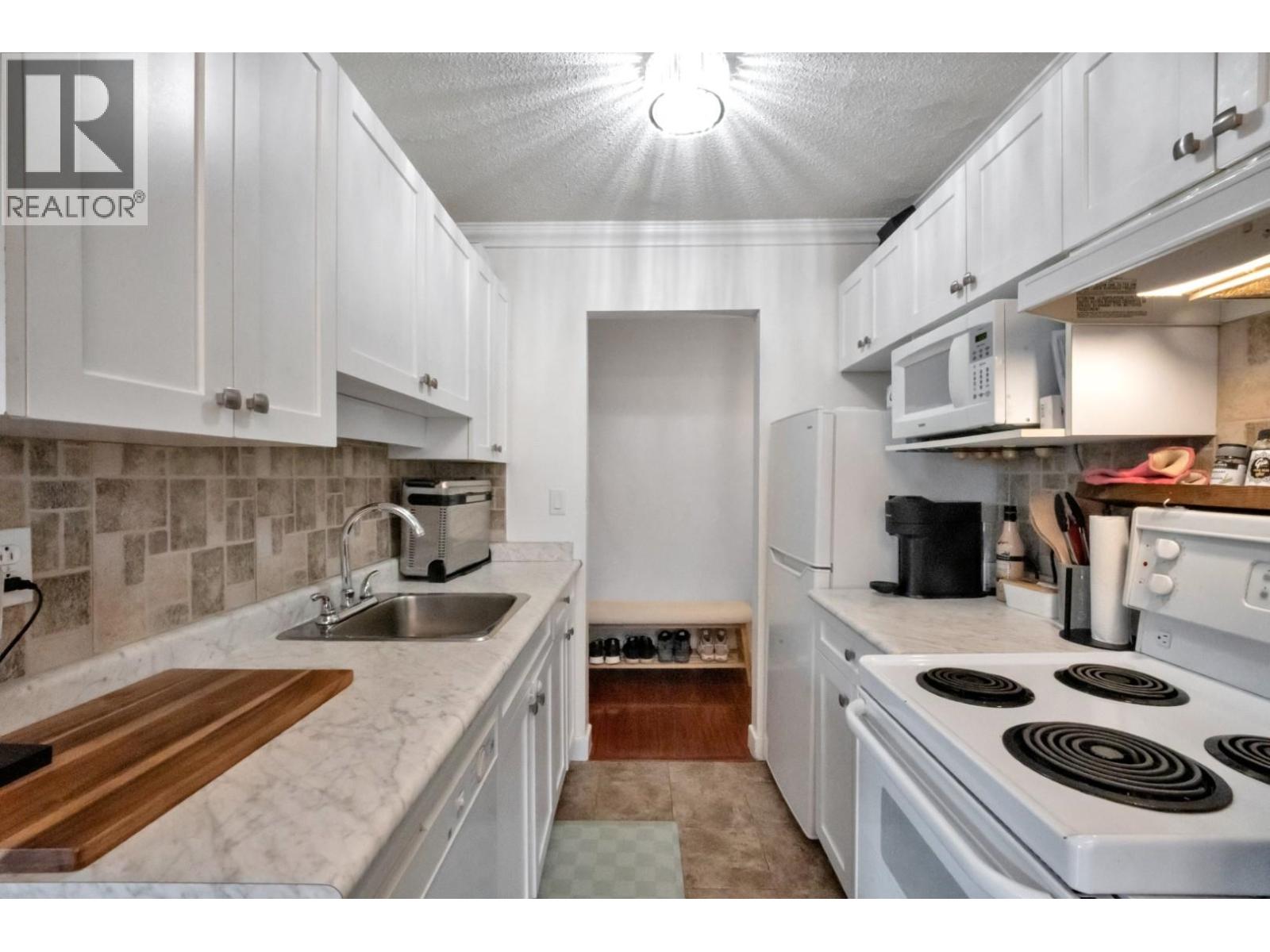 103 214 E 15th Street, North Vancouver, British Columbia  V7L 2R3 - Photo 2 - R3104836