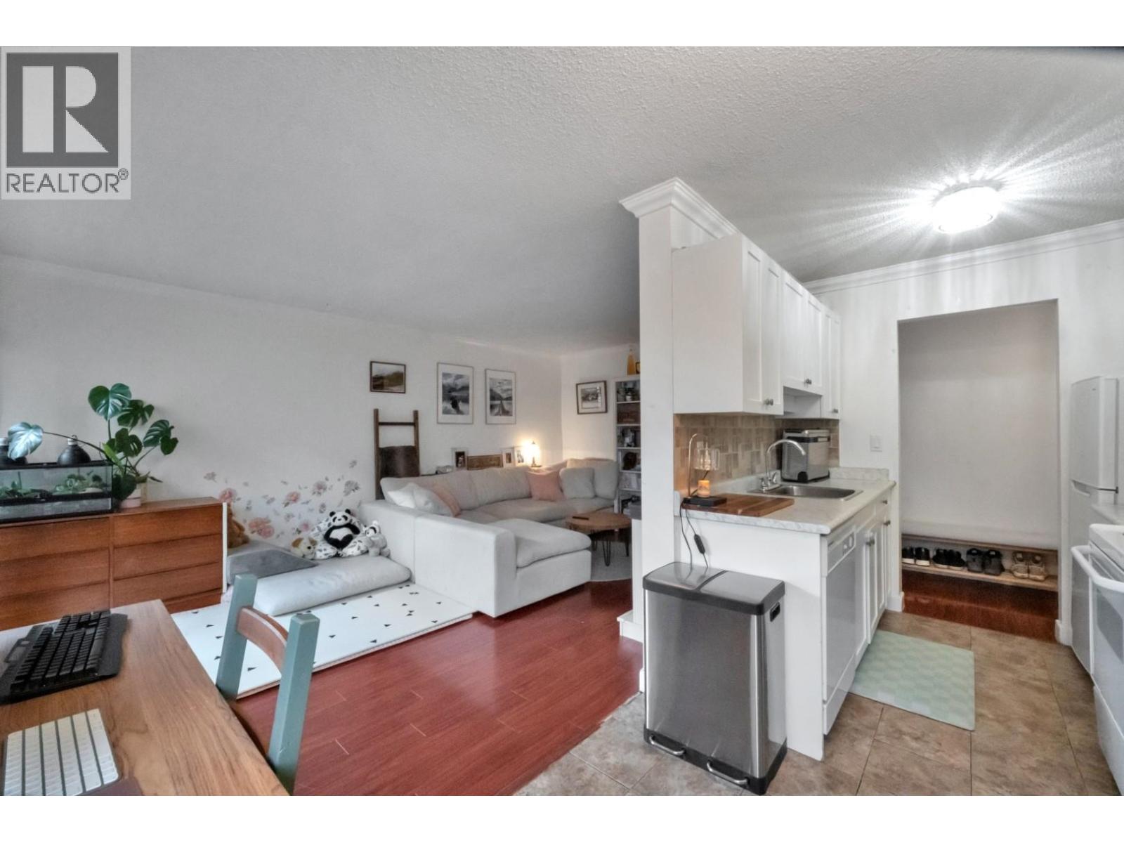 103 214 E 15th Street, North Vancouver, British Columbia  V7L 2R3 - Photo 4 - R3104836