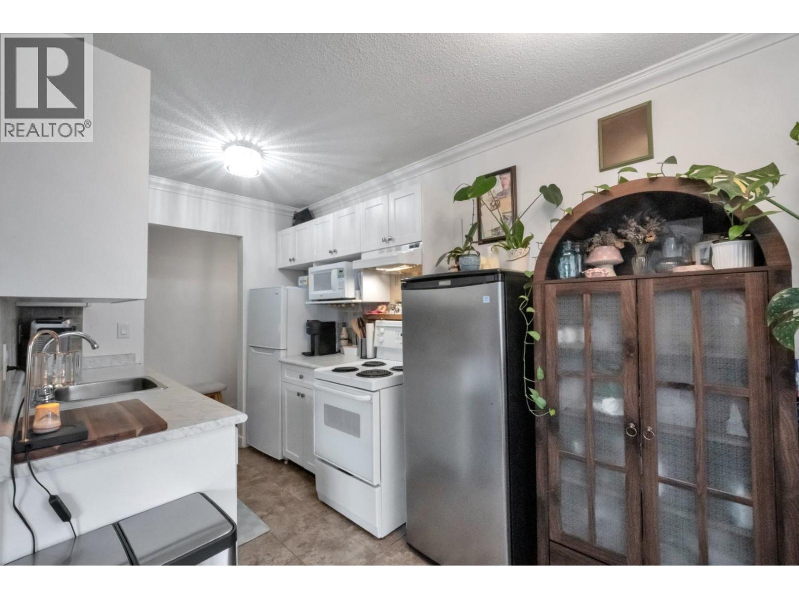 103 214 E 15th Street, North Vancouver, British Columbia  V7L 2R3 - Photo 3 - R3104836