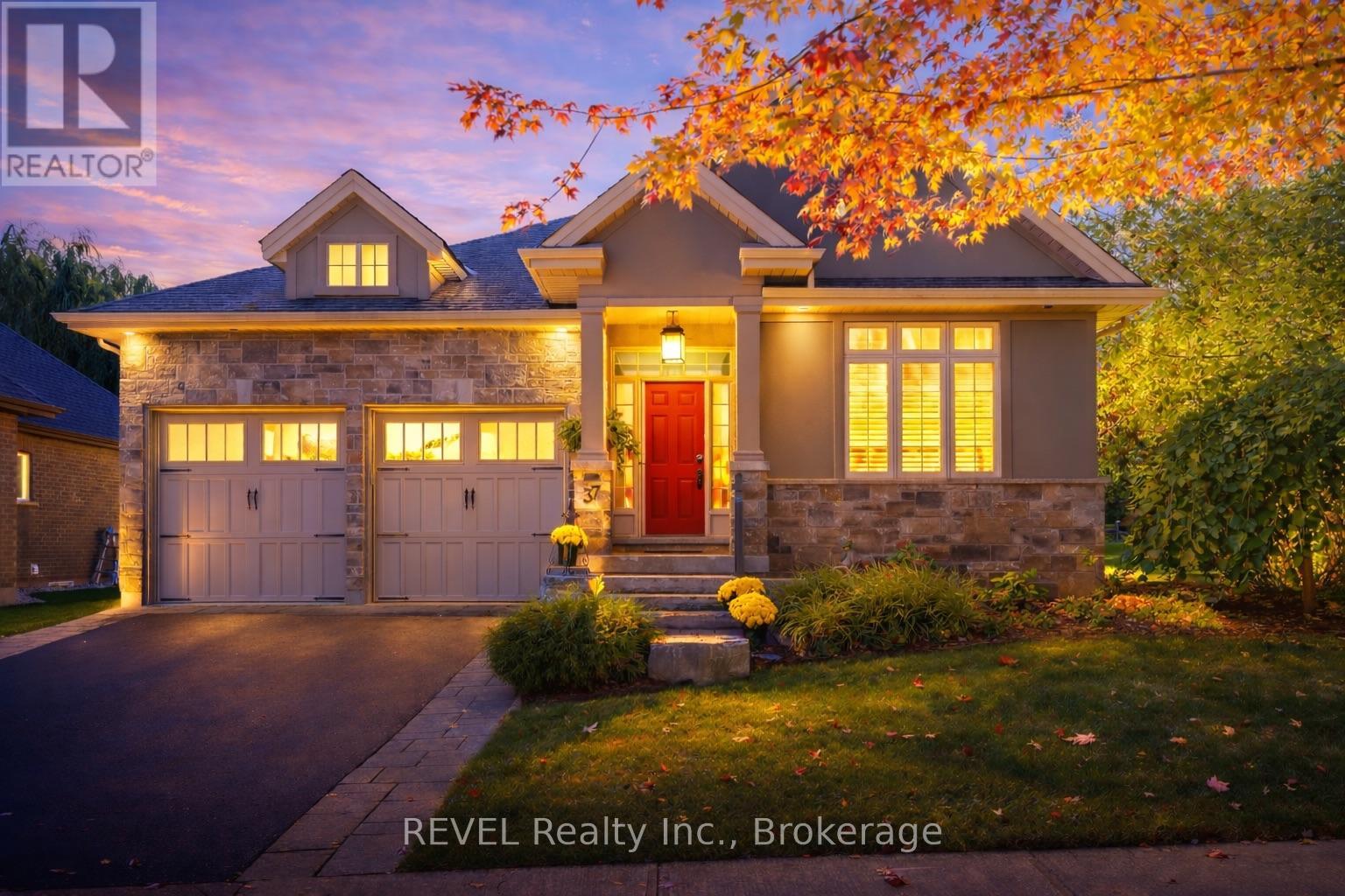 37 Hickory Avenue, Niagara-On-The-Lake, Ontario  L0S 1J1 - Photo 3 - X12932910