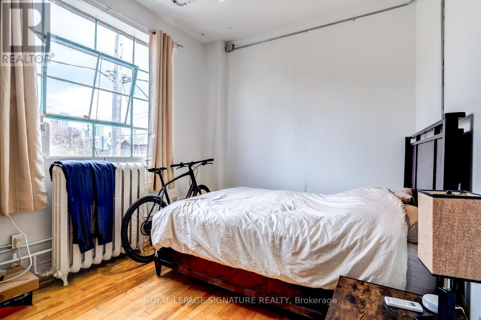 Unit A Upper - 922 King Street W, Toronto, Ontario  M5V 1P5 - Photo 13 - C12987558