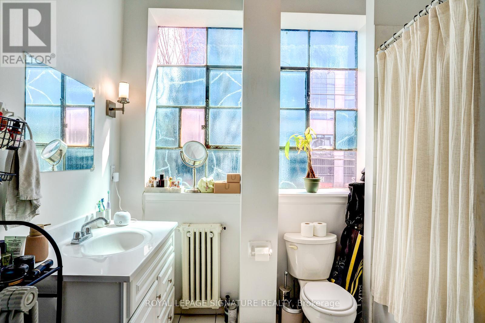 Unit A Upper - 922 King Street W, Toronto, Ontario  M5V 1P5 - Photo 15 - C12987558