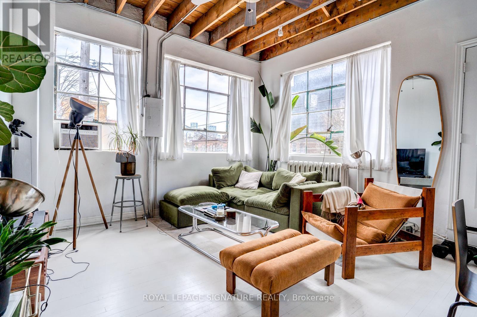 Unit A Upper - 922 King Street W, Toronto, Ontario  M5V 1P5 - Photo 4 - C12987558