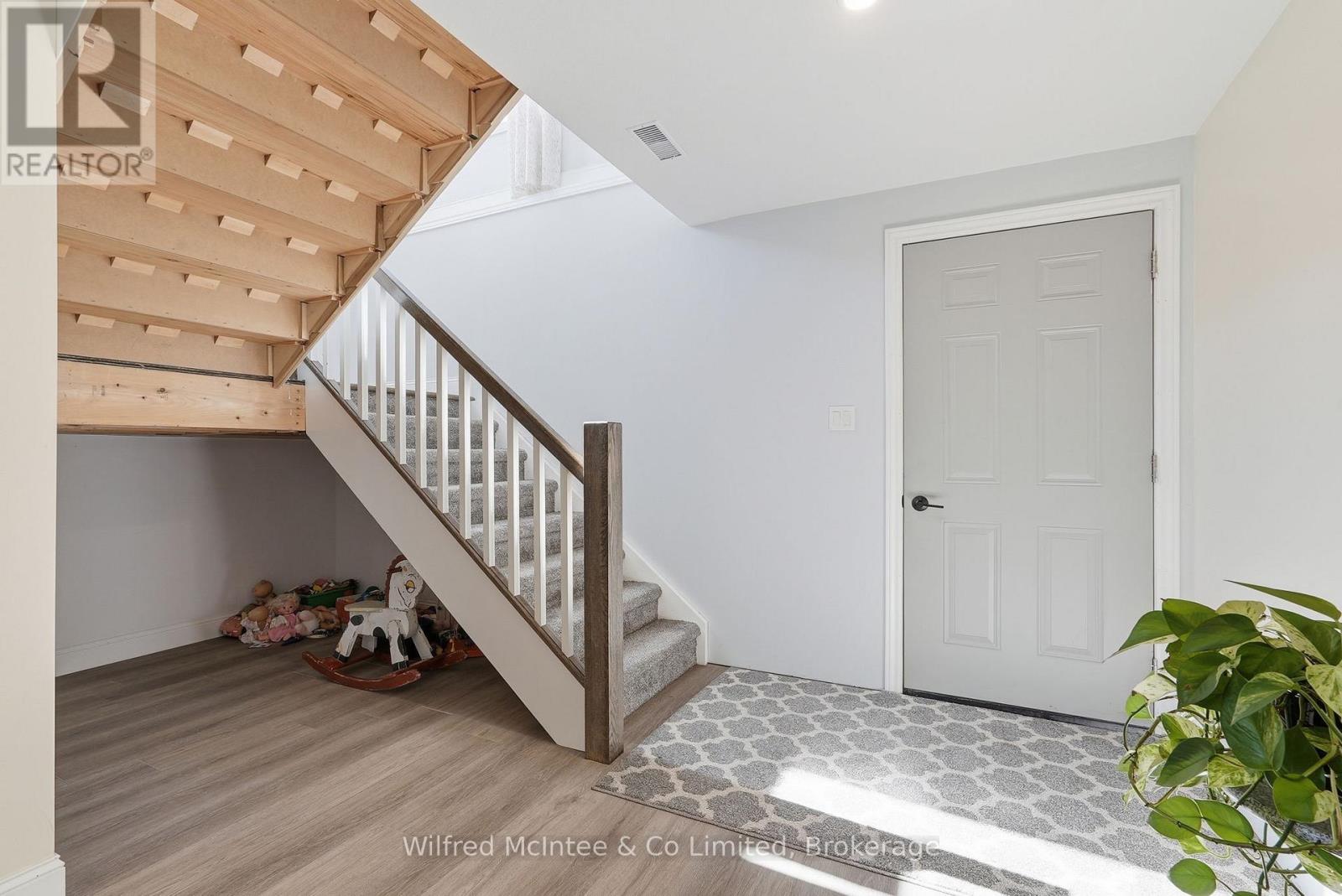 1054 4 Concession E, Brockton, Ontario  N0G 1V0 - Photo 37 - X12987548