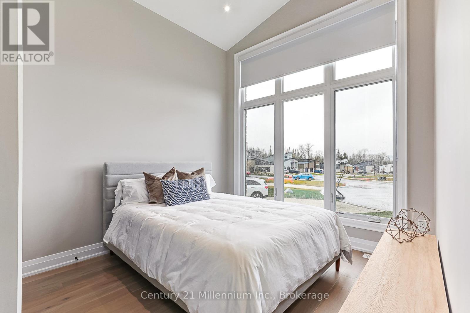 82 Goldie Court, Blue Mountains, Ontario  N0H 1J0 - Photo 5 - X12987582