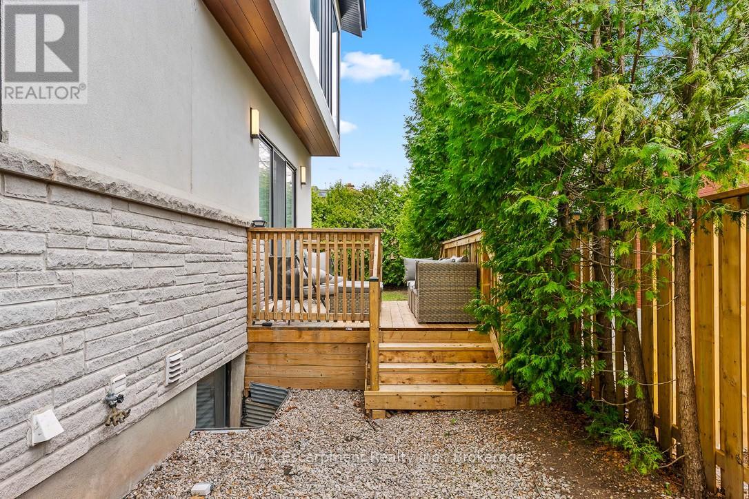 1526 Bridge Road, Oakville, Ontario  L6L 2E3 - Photo 40 - W12936784