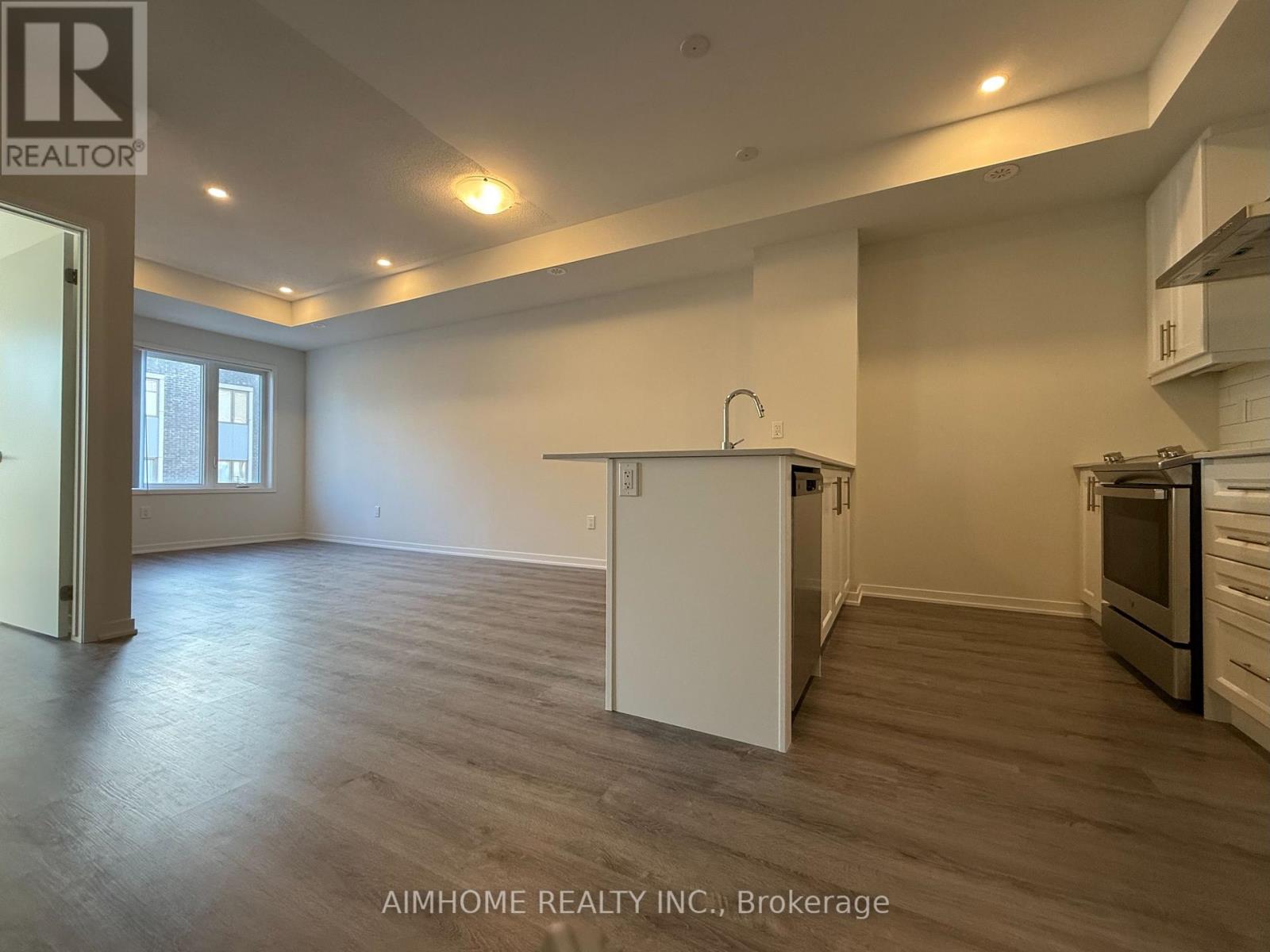 Th218 - 131 Honeycrisp Crescent, Vaughan, Ontario  L4K 0N7 - Photo 2 - N12987576