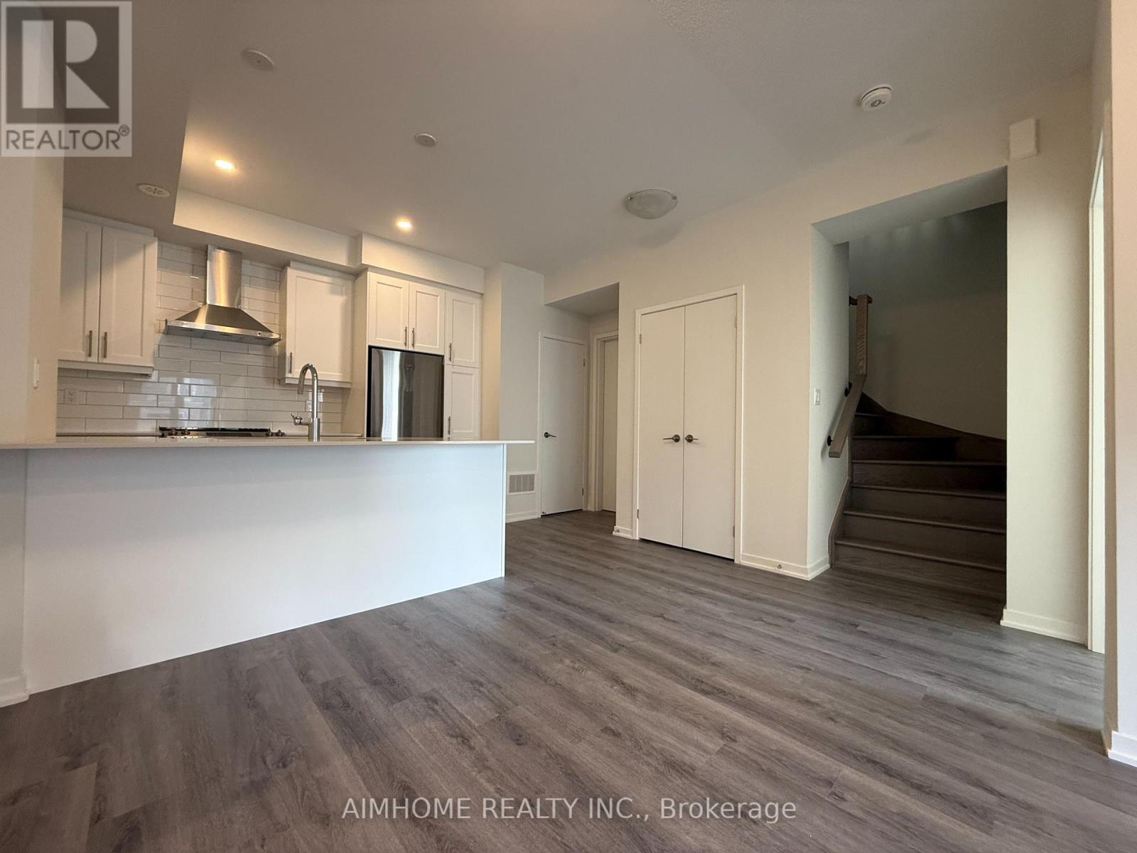 Th218 - 131 Honeycrisp Crescent, Vaughan, Ontario  L4K 0N7 - Photo 4 - N12987576