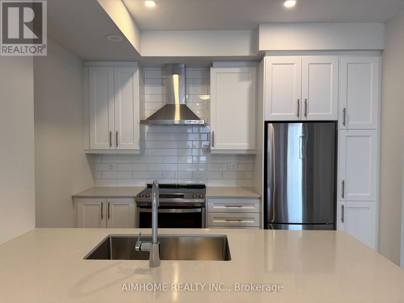 Th218 - 131 Honeycrisp Crescent, Vaughan, Ontario  L4K 0N7 - Photo 5 - N12987576