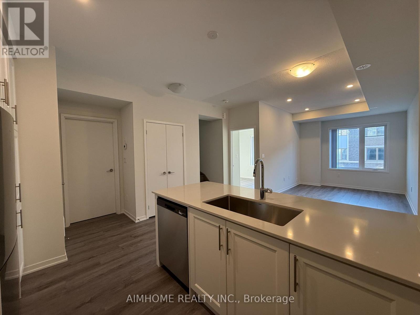 Th218 - 131 Honeycrisp Crescent, Vaughan, Ontario  L4K 0N7 - Photo 6 - N12987576