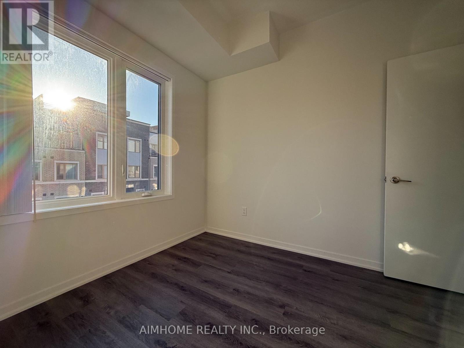 Th218 - 131 Honeycrisp Crescent, Vaughan, Ontario  L4K 0N7 - Photo 8 - N12987576