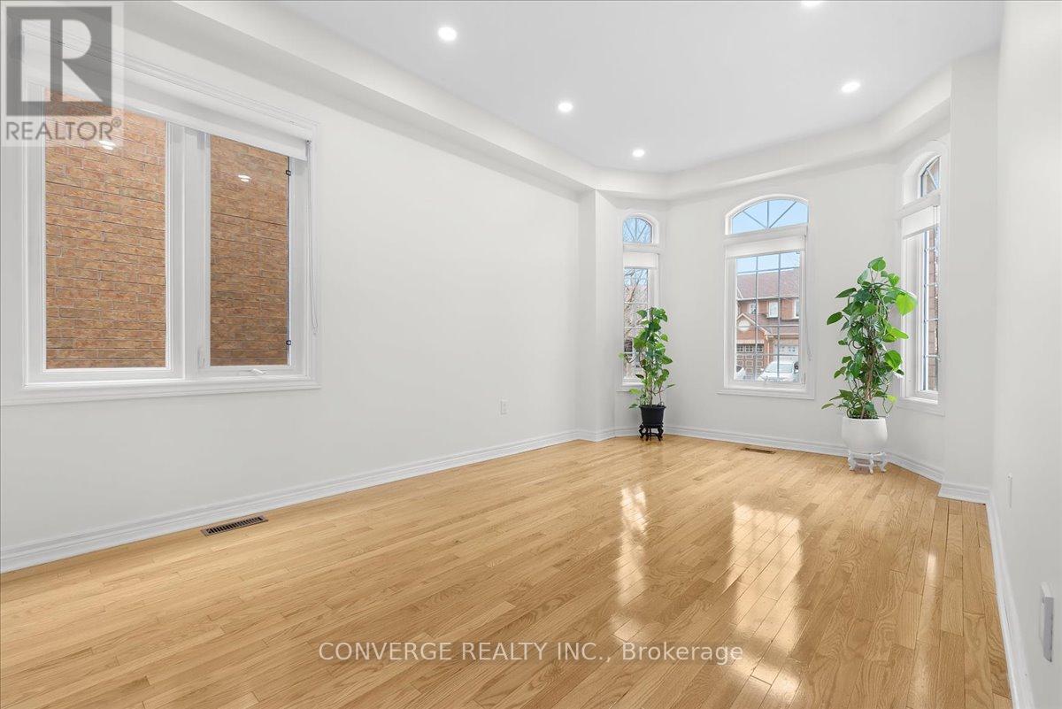 101 Park Place Drive, Markham, Ontario  L6E 1Z5 - Photo 5 - N12987596