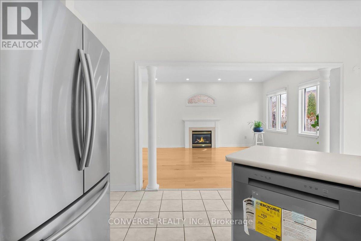 101 Park Place Drive, Markham, Ontario  L6E 1Z5 - Photo 9 - N12987596