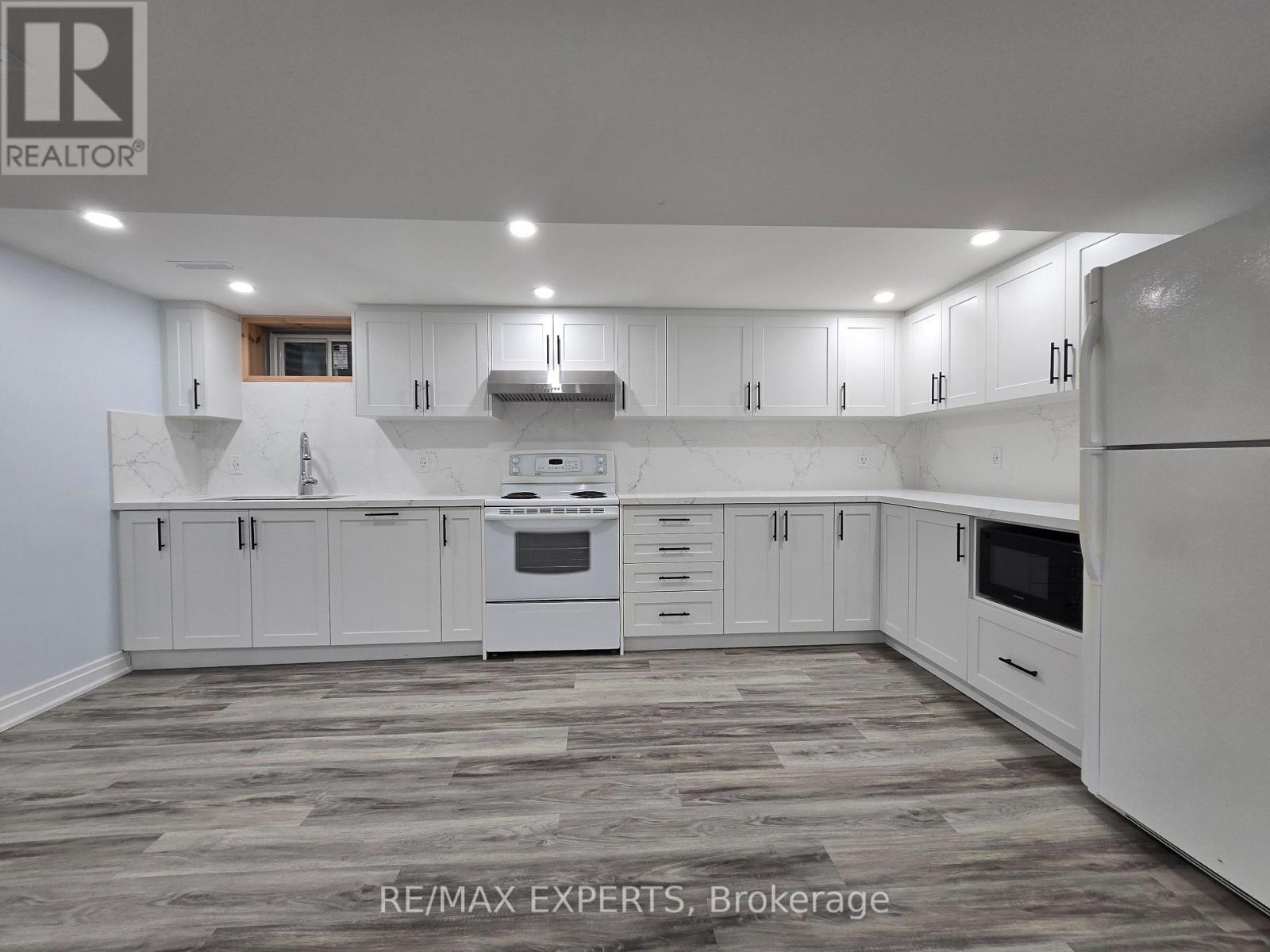 764 Elgin Street, Newmarket, Ontario  L3Y 3B8 - Photo 2 - N12987616