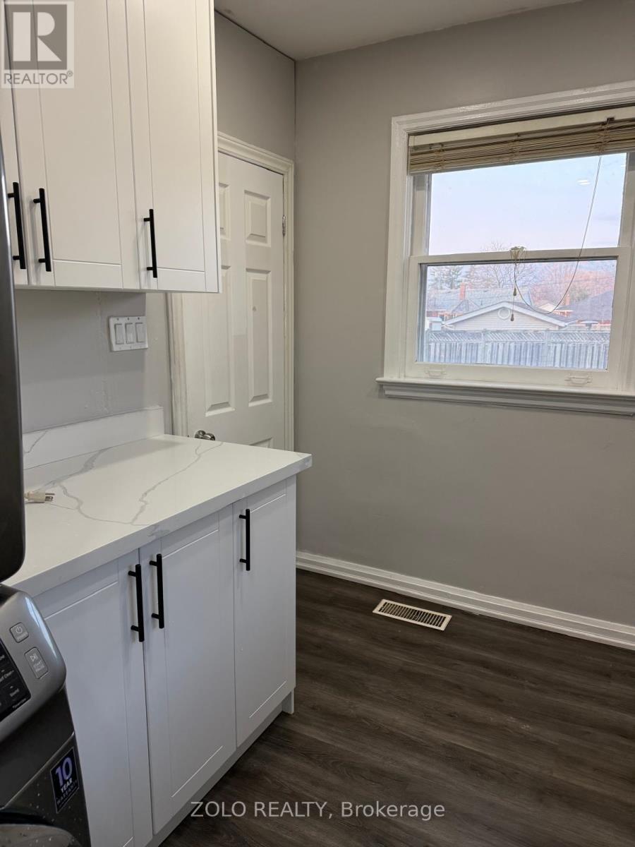 369 Martin Street, Milton, Ontario  L9T 2R8 - Photo 10 - W12886730