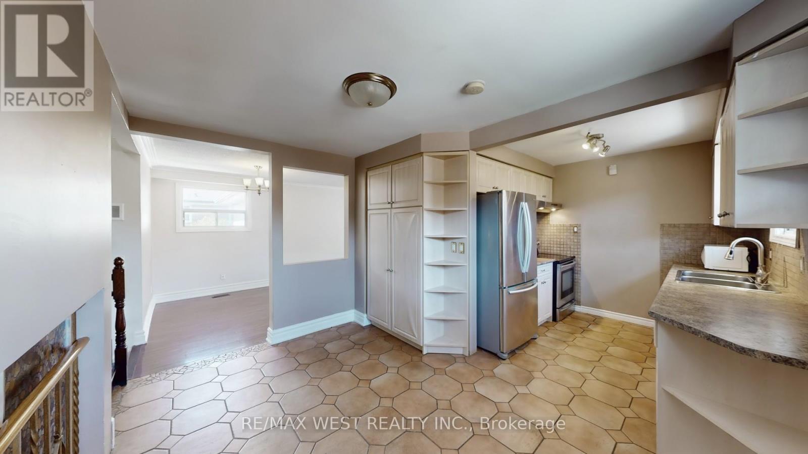 47 Tobermory Drive, Toronto, Ontario  M3N 2R4 - Photo 11 - W12981194