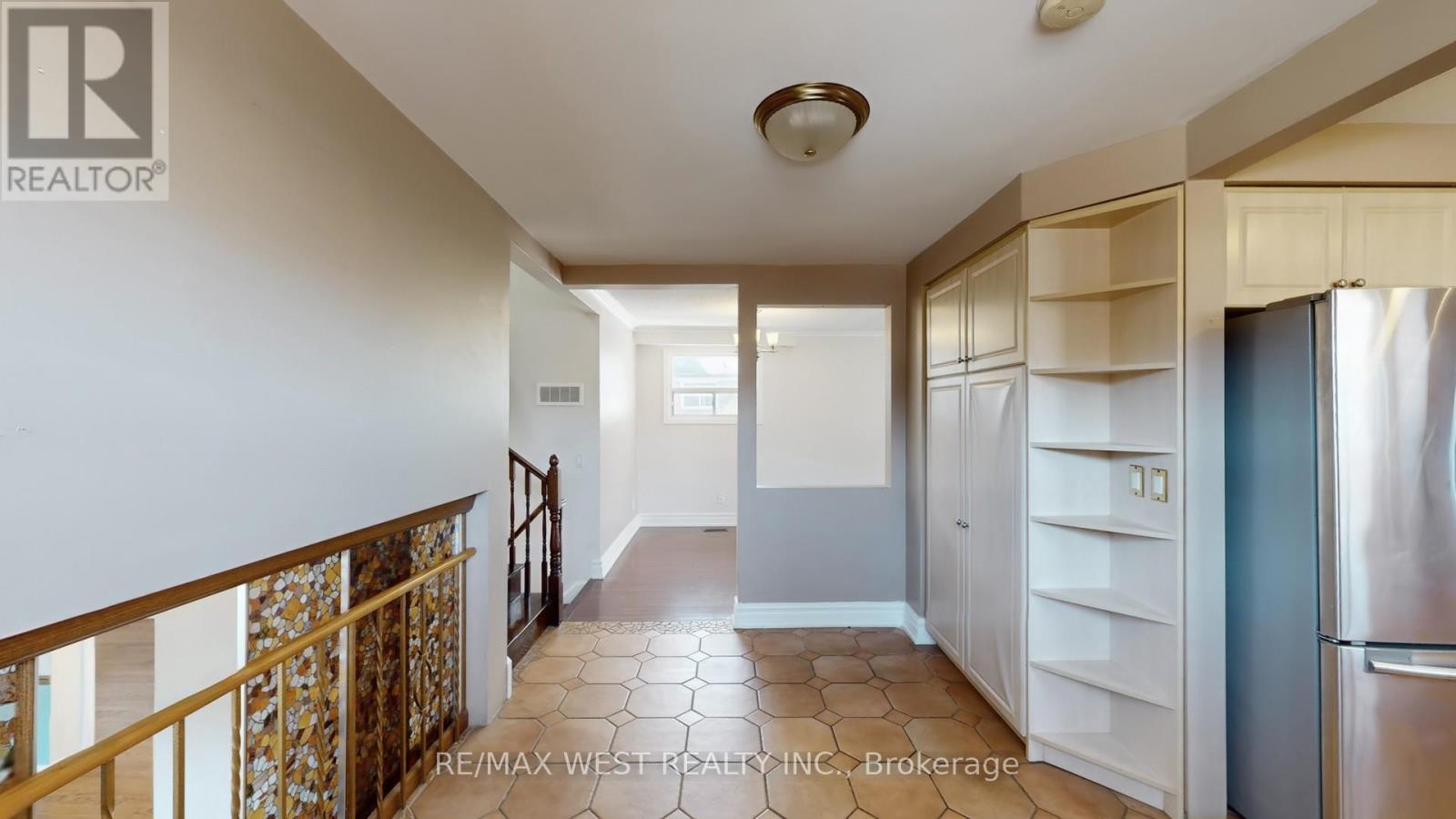 47 Tobermory Drive, Toronto, Ontario  M3N 2R4 - Photo 12 - W12981194