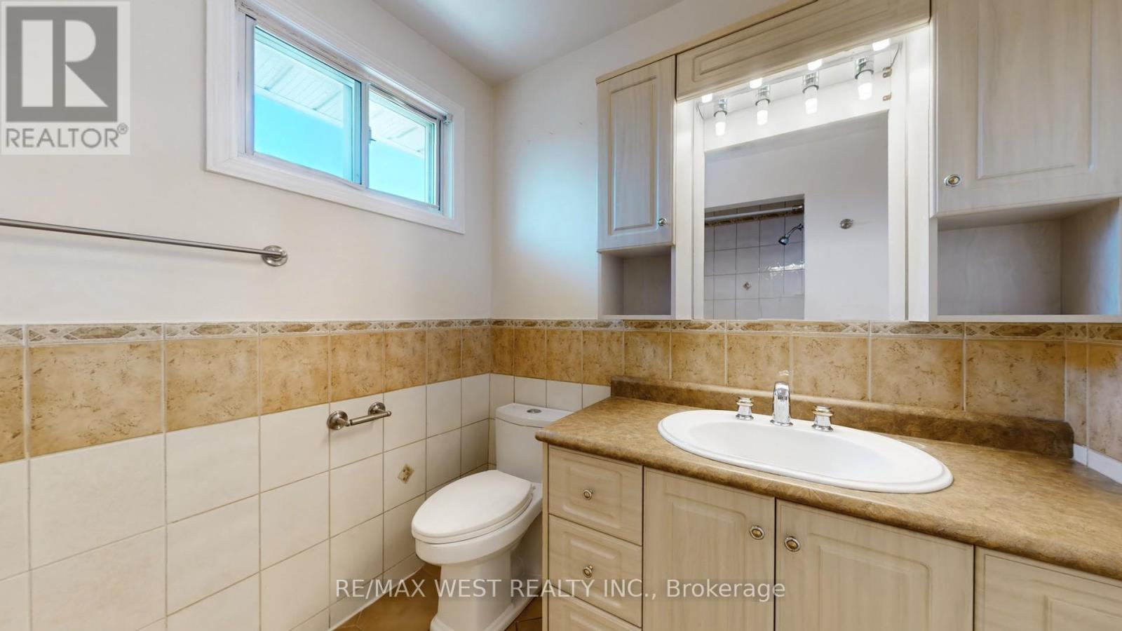 47 Tobermory Drive, Toronto, Ontario  M3N 2R4 - Photo 19 - W12981194