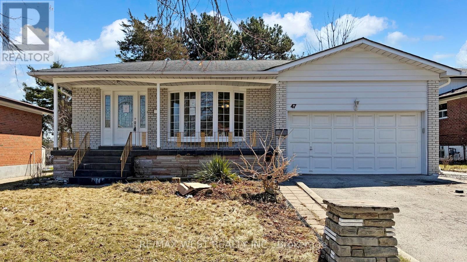 47 Tobermory Drive, Toronto, Ontario  M3N 2R4 - Photo 2 - W12981194