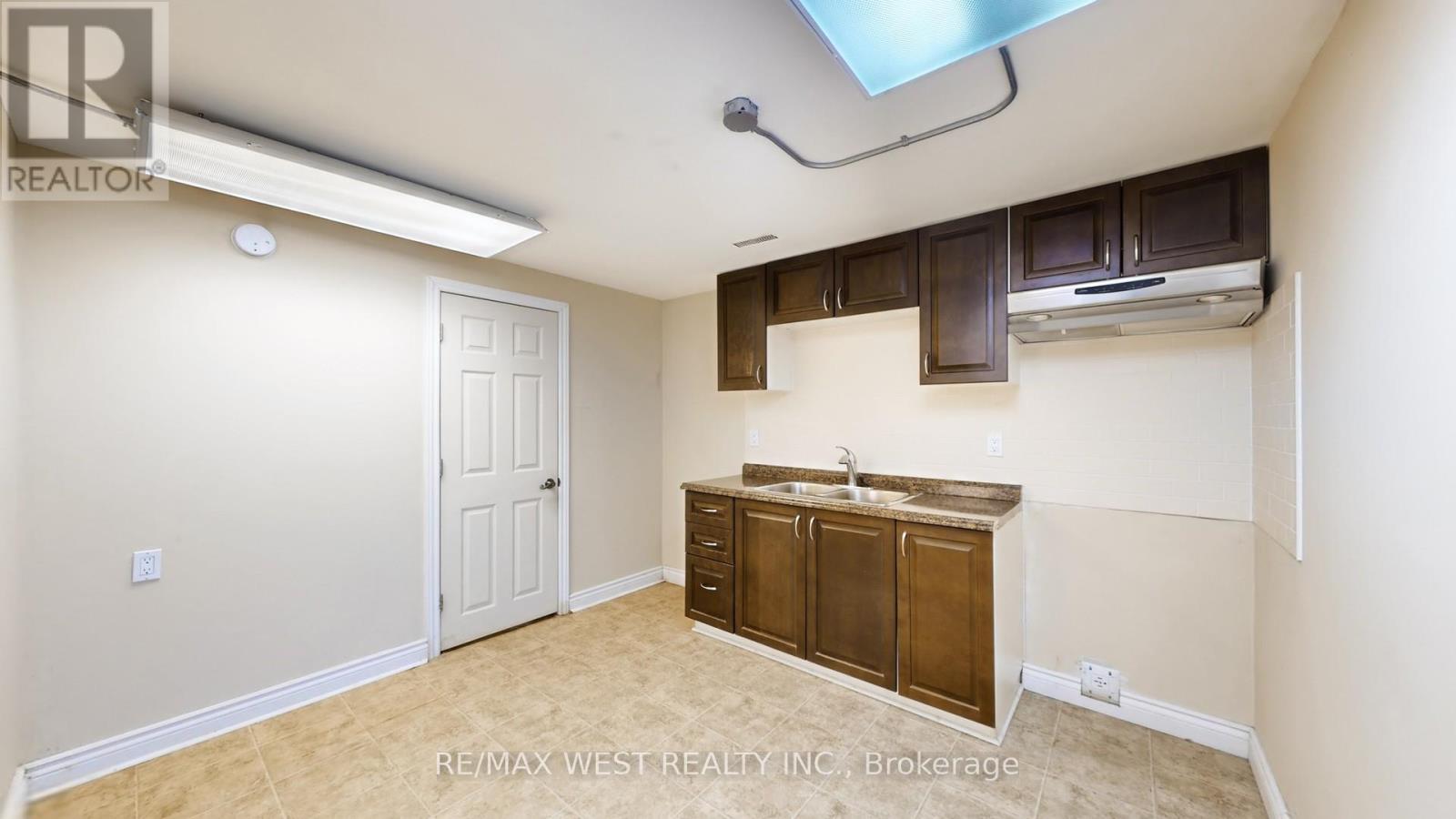 47 Tobermory Drive, Toronto, Ontario  M3N 2R4 - Photo 24 - W12981194