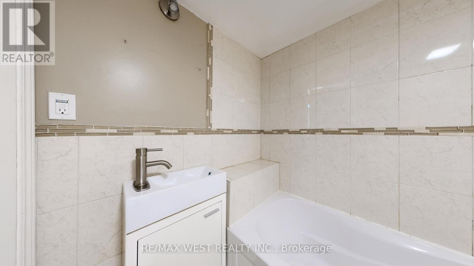 47 Tobermory Drive, Toronto, Ontario  M3N 2R4 - Photo 25 - W12981194