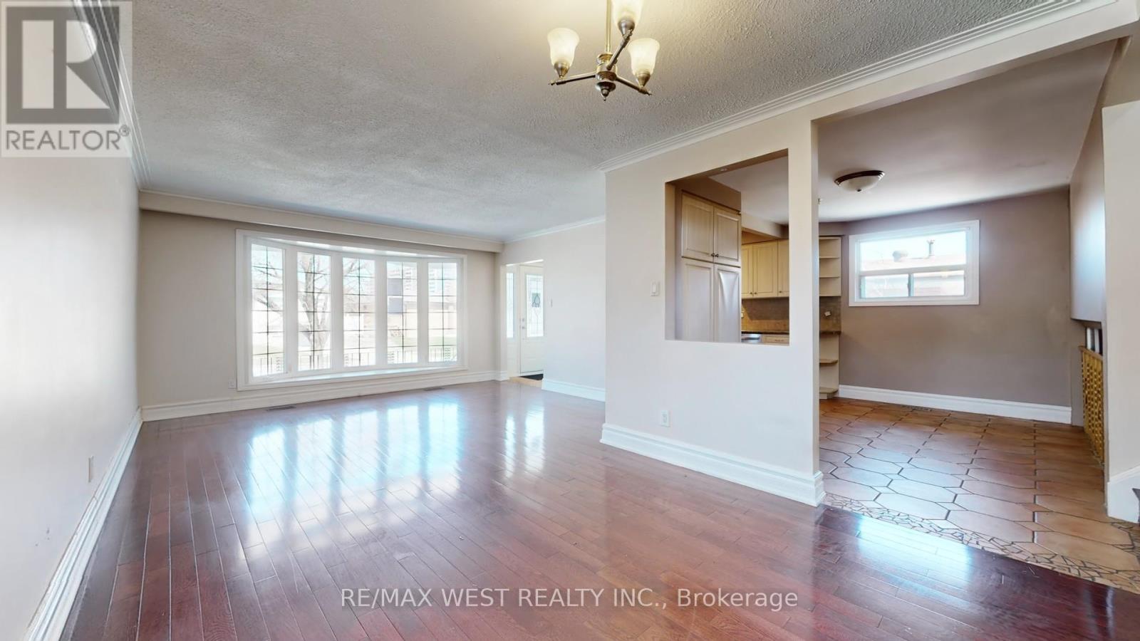 47 Tobermory Drive, Toronto, Ontario  M3N 2R4 - Photo 3 - W12981194