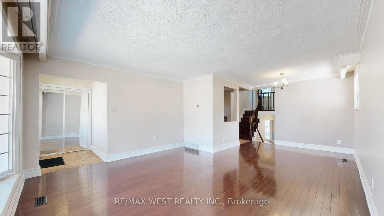 47 Tobermory Drive, Toronto, Ontario  M3N 2R4 - Photo 5 - W12981194