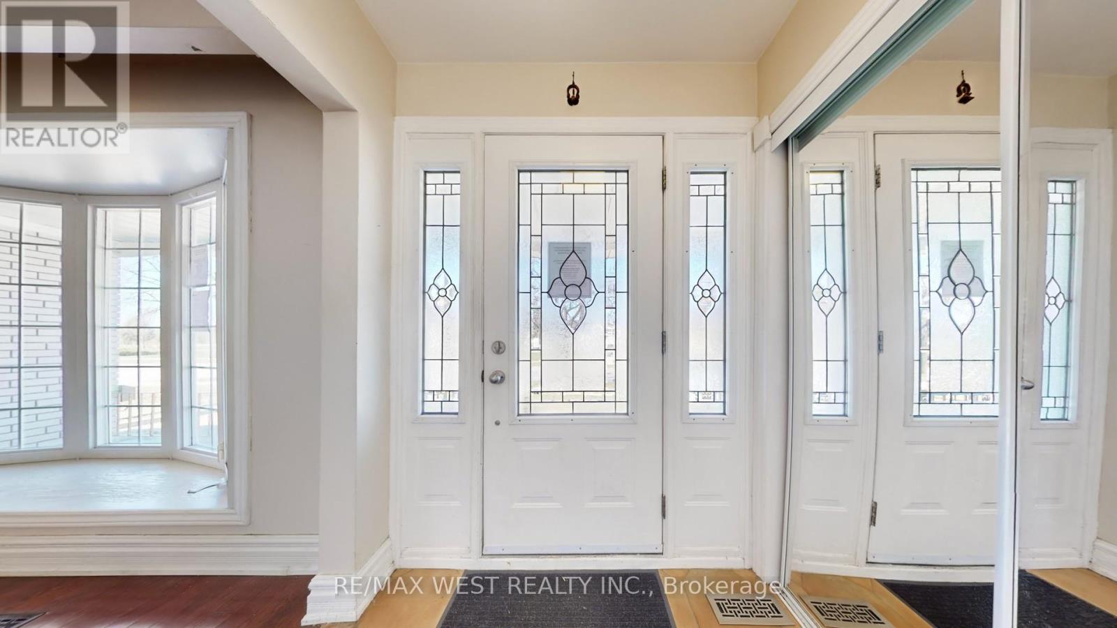 47 Tobermory Drive, Toronto, Ontario  M3N 2R4 - Photo 6 - W12981194