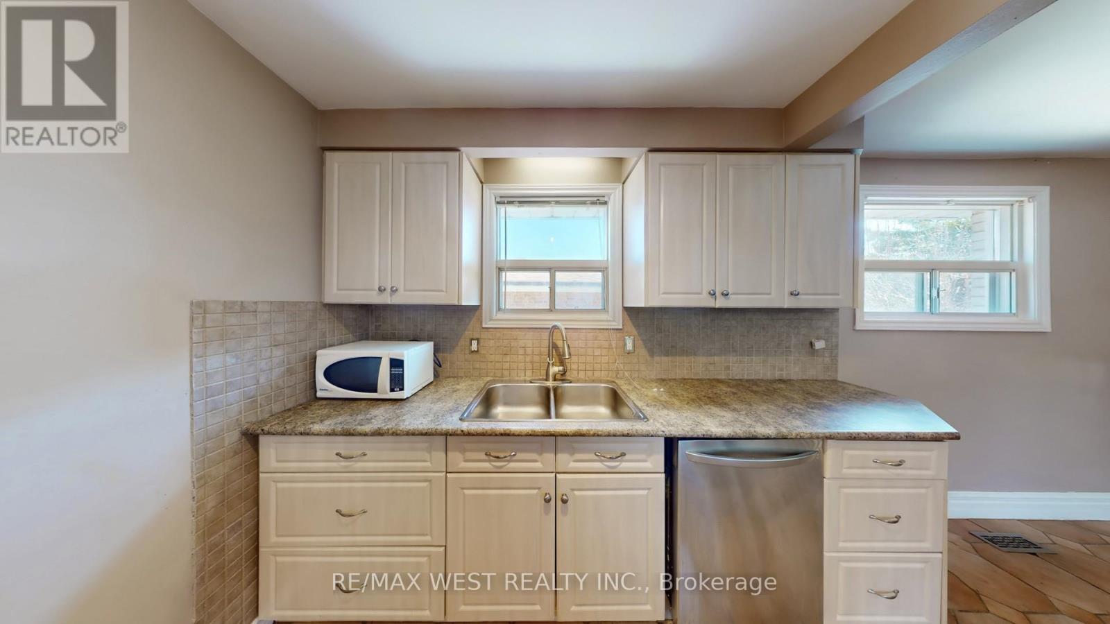 47 Tobermory Drive, Toronto, Ontario  M3N 2R4 - Photo 9 - W12981194