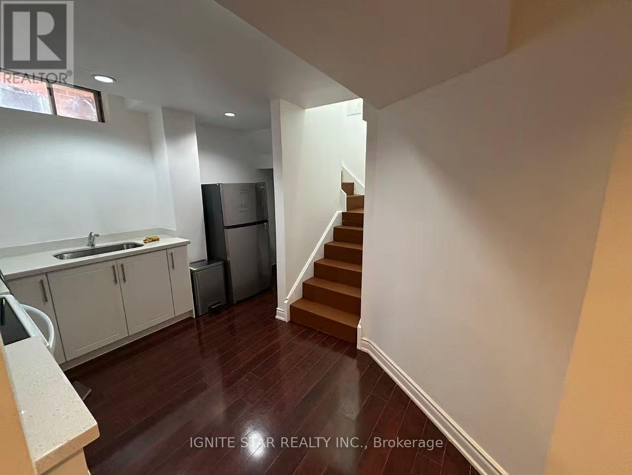 3405 Colonial Drive S, Mississauga, Ontario  L5L 5B9 - Photo 3 - W12987550