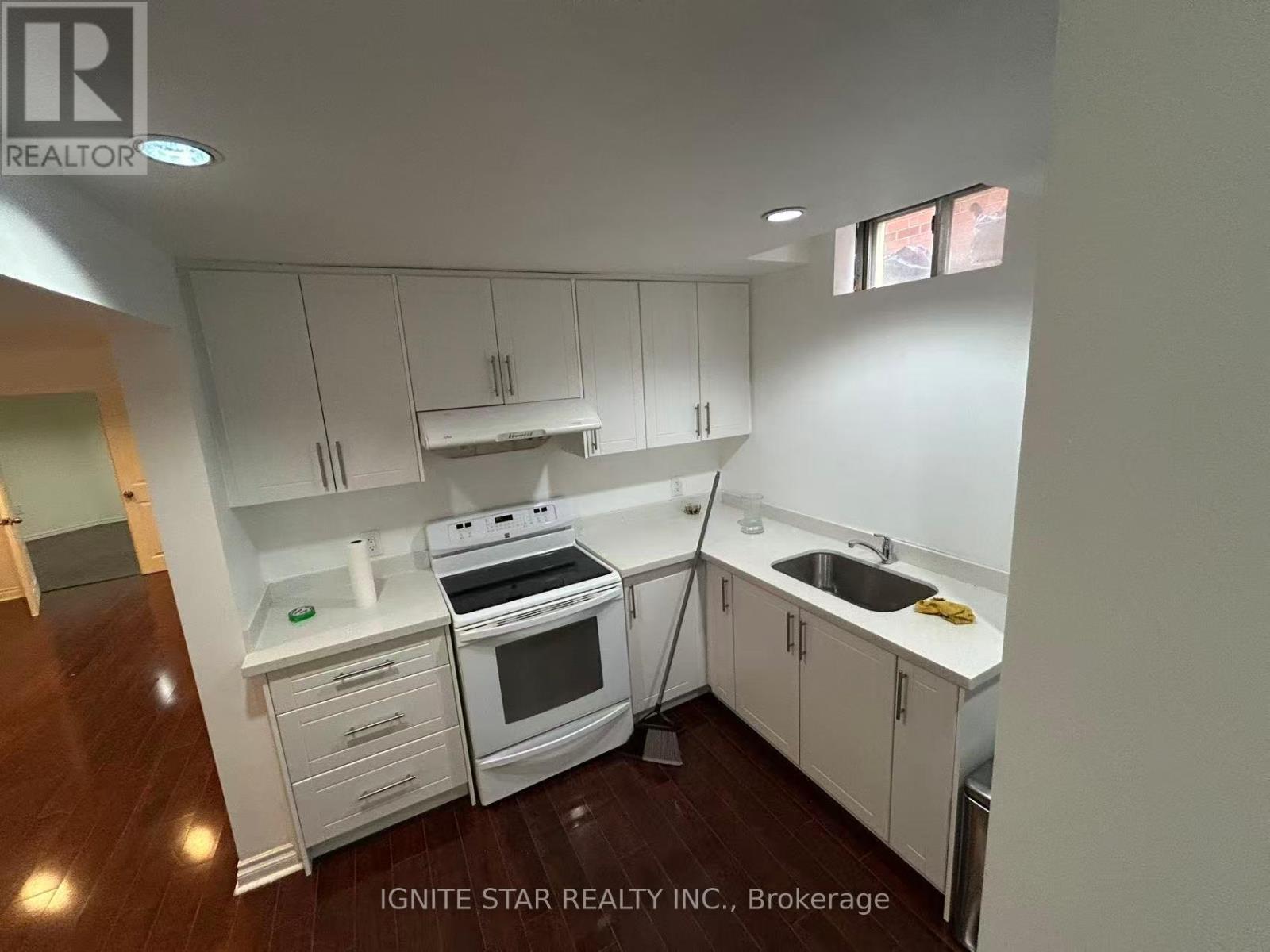 3405 Colonial Drive S, Mississauga, Ontario  L5L 5B9 - Photo 4 - W12987550