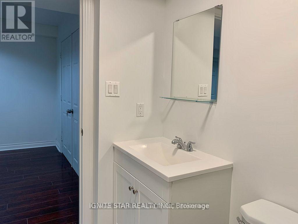 3405 Colonial Drive S, Mississauga, Ontario  L5L 5B9 - Photo 7 - W12987550