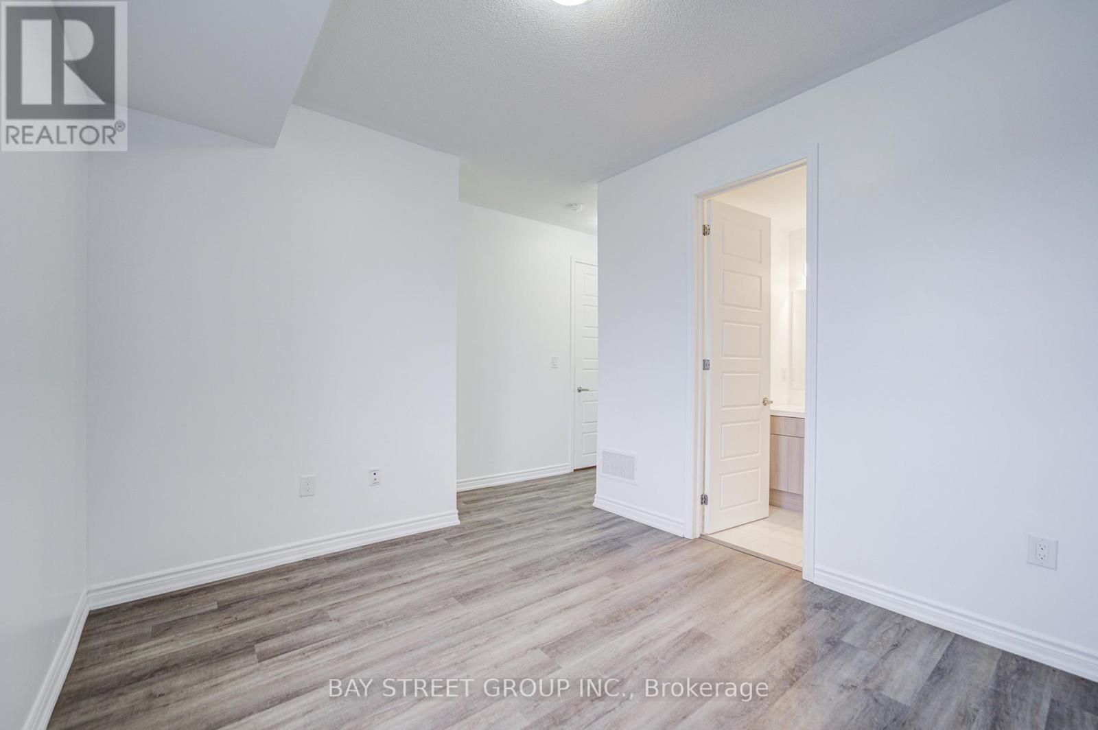 29 - 980 Logan Drive, Milton, Ontario  L9E 1T1 - Photo 47 - W12987560