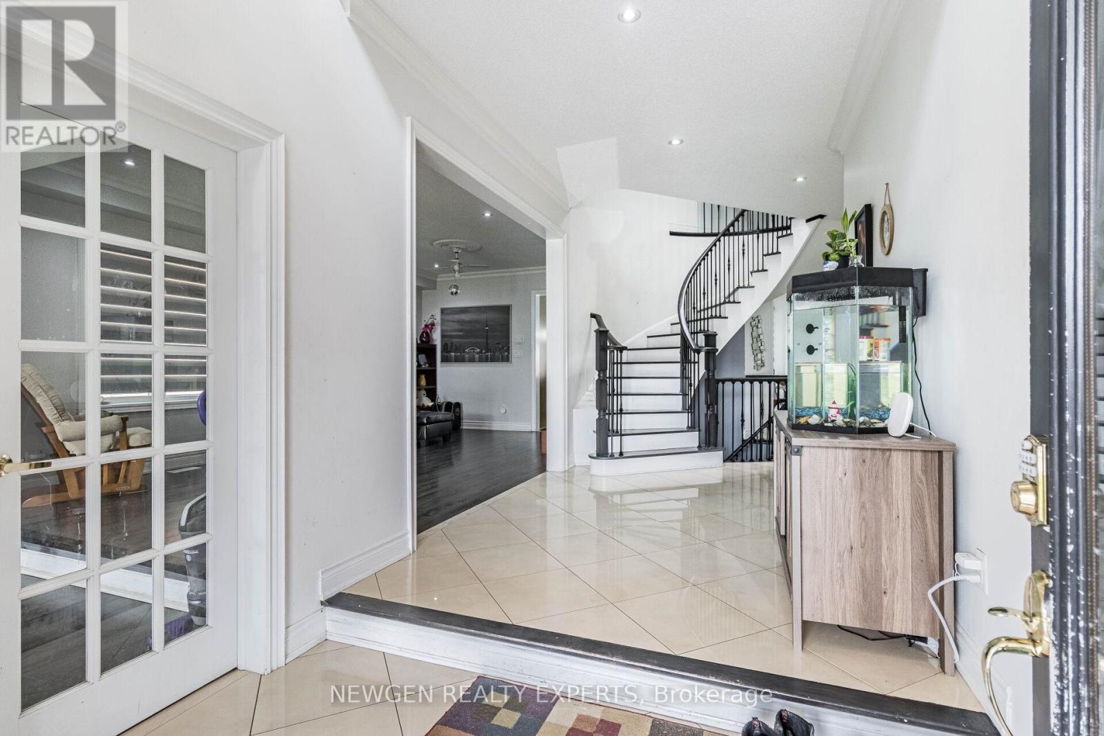 30 Rampart Drive, Brampton, Ontario L6P 2Z1 - Photo 6 - W12987562