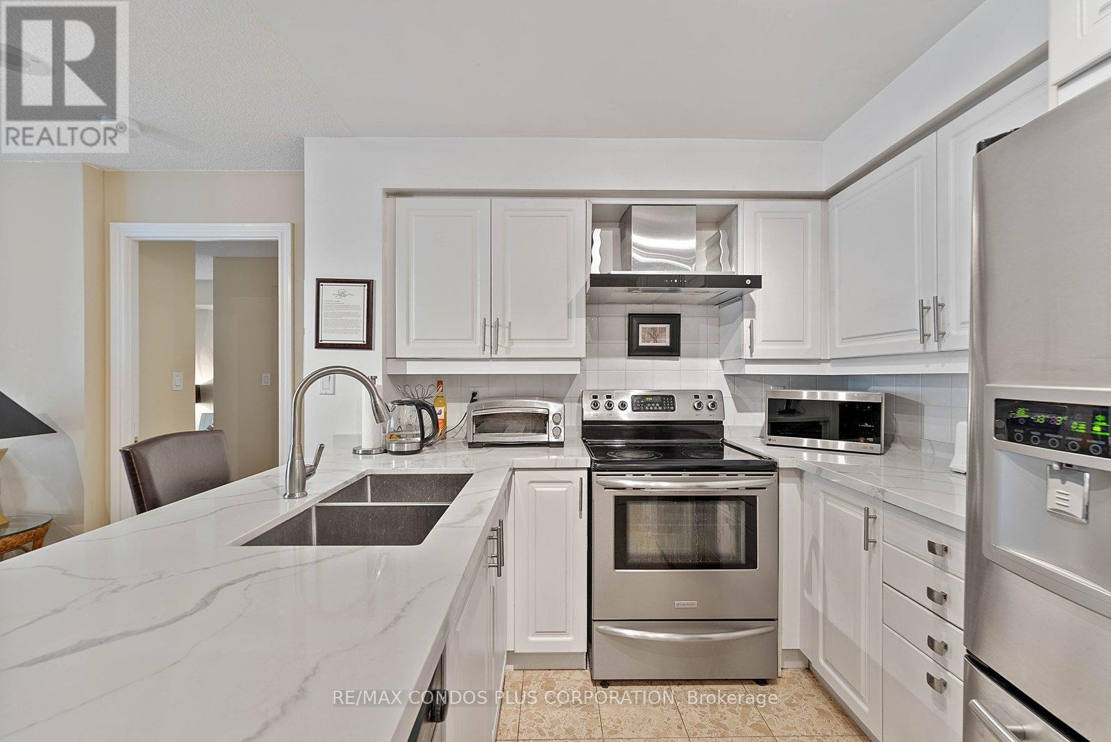 506 - 2111 Lake Shore Boulevard W, Toronto, Ontario  M8V 4B2 - Photo 8 - W12987572