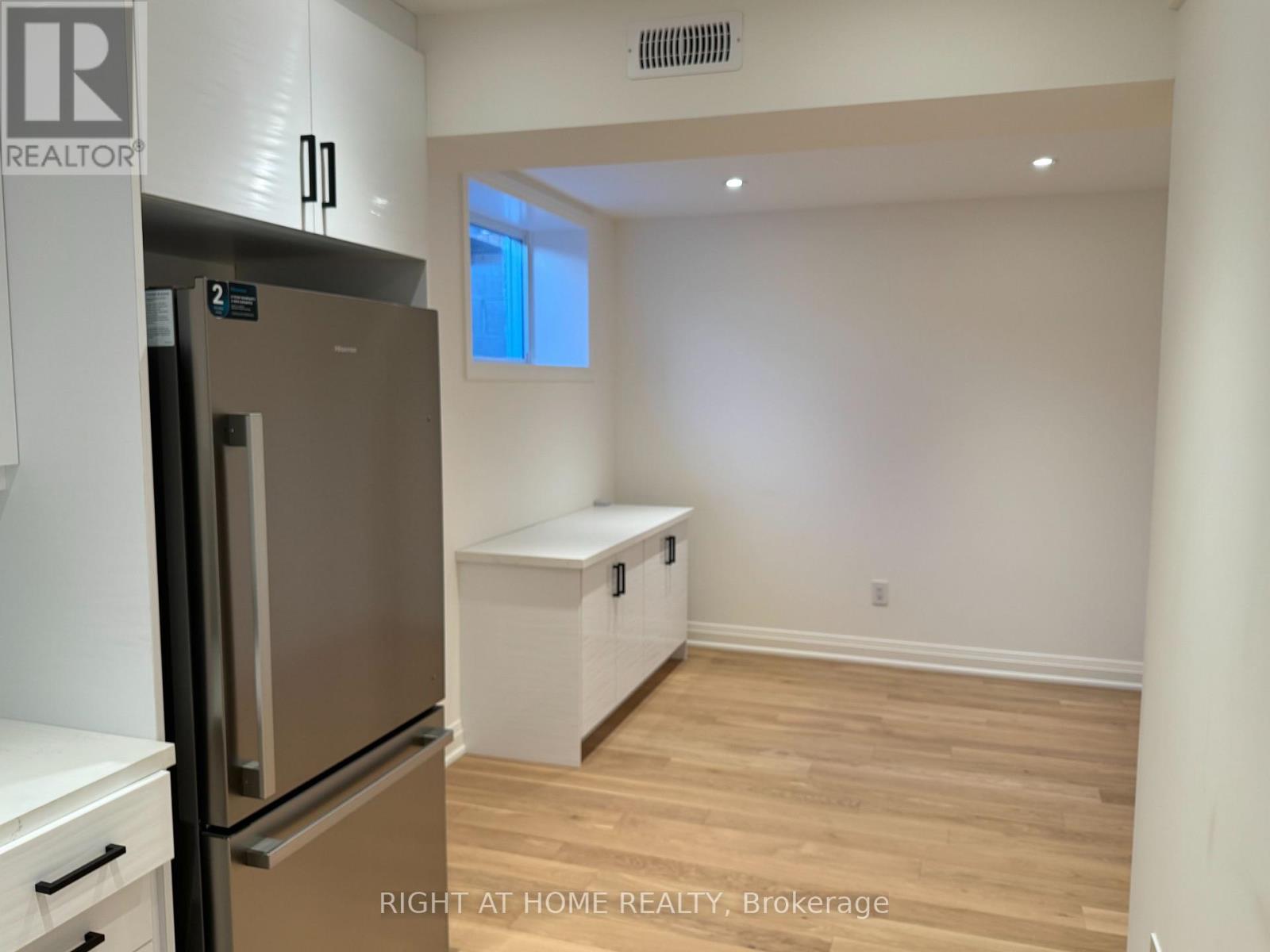 1 Random Street, Toronto, Ontario  M9B 2J3 - Photo 10 - W12987602