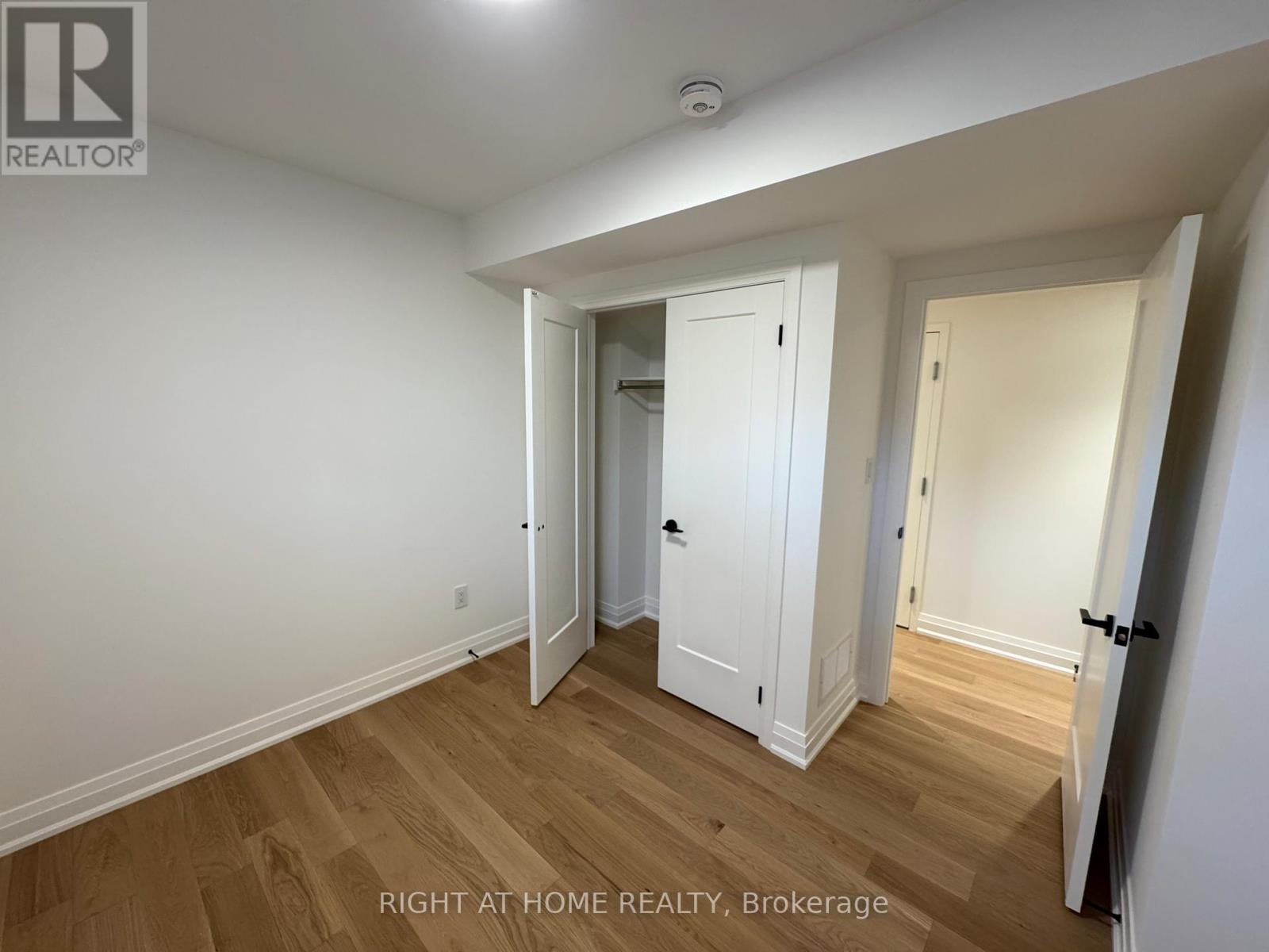 1 Random Street, Toronto, Ontario  M9B 2J3 - Photo 15 - W12987602