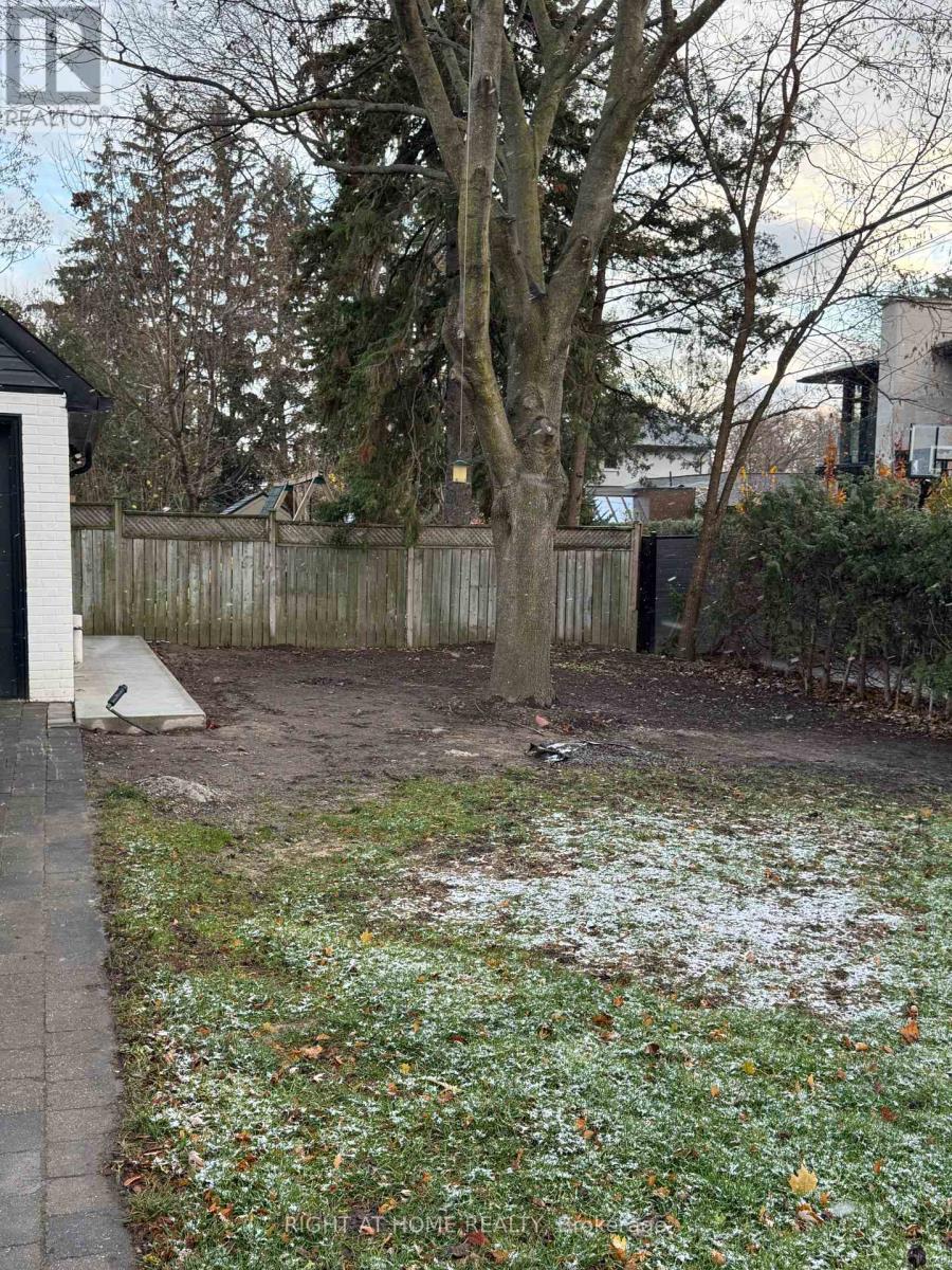 1 Random Street, Toronto, Ontario  M9B 2J3 - Photo 21 - W12987602